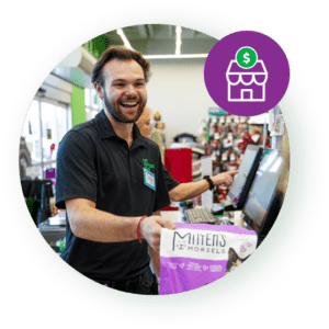 Pet Supplies Plus franchise owner/employee working with customers